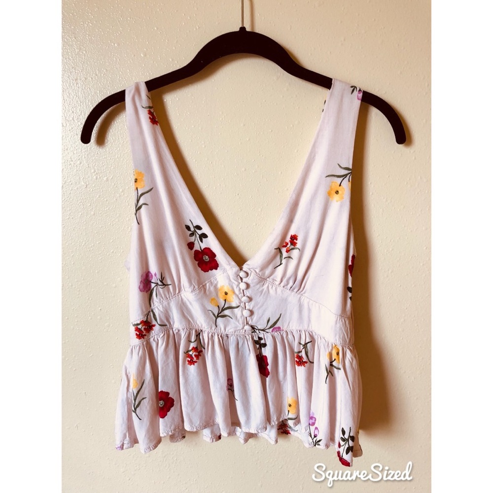 Cute floral tank🌼